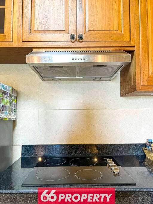 Spacious 2 Bedroom Near Train Station - 10 Min To Old *