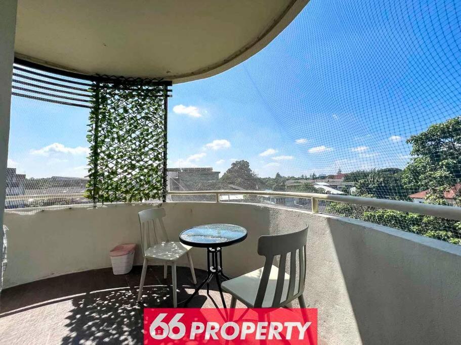 Căn hộ Spacious 2 Bedroom Near Train Station - 10 Min To Old