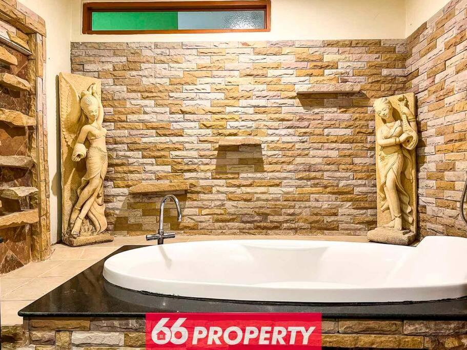 Spacious 2 Bedroom Near Train Station - 10 Min To Old Căn hộ