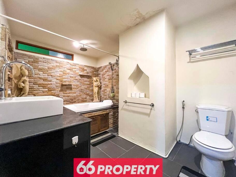 Căn hộ Spacious 2 Bedroom Near Train Station - 10 Min To Old